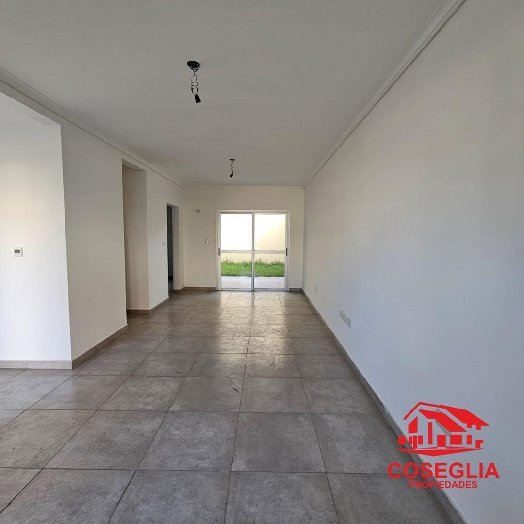 Departamento Triplex en Venta en Bella Vista, San Miguel, G. B. a. Zona Norte 4