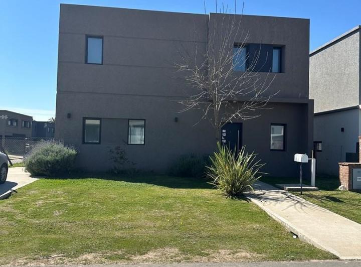 Casa Chalet  en Alquiler en Pilar, G.B.A. Zona Norte, Argentina 1