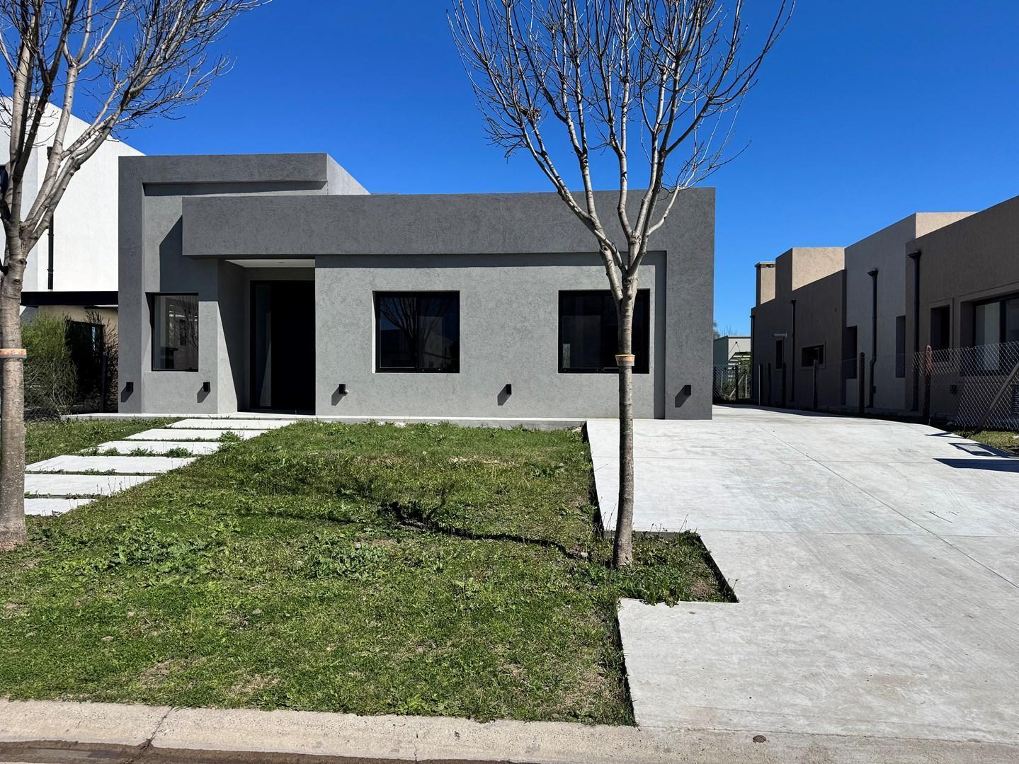 Foto de Casa de una planta en Venta en Santo Tomas, Derqui, Pilar, imagen 1