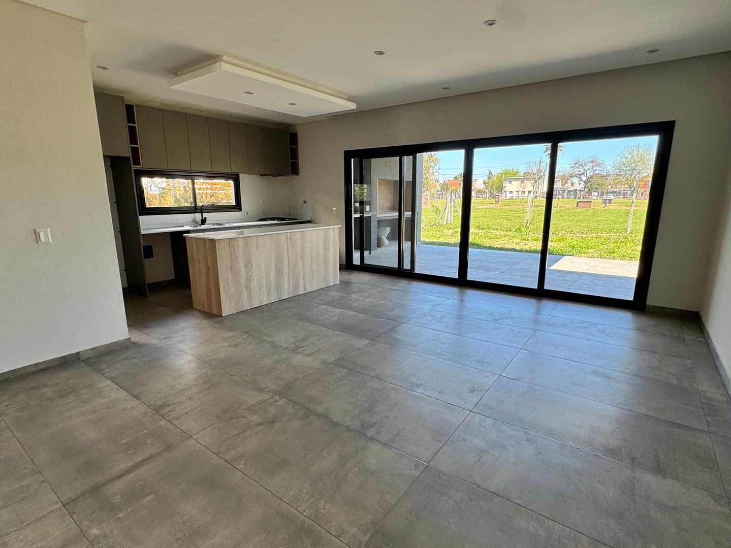 Foto de Casa de una planta en Venta en Santo Tomas, Derqui, Pilar, imagen 2