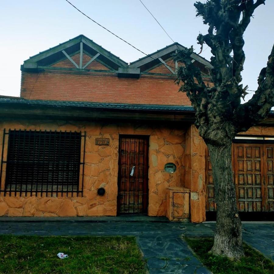 VENTA CHALET 4 AMBIENTES MORON