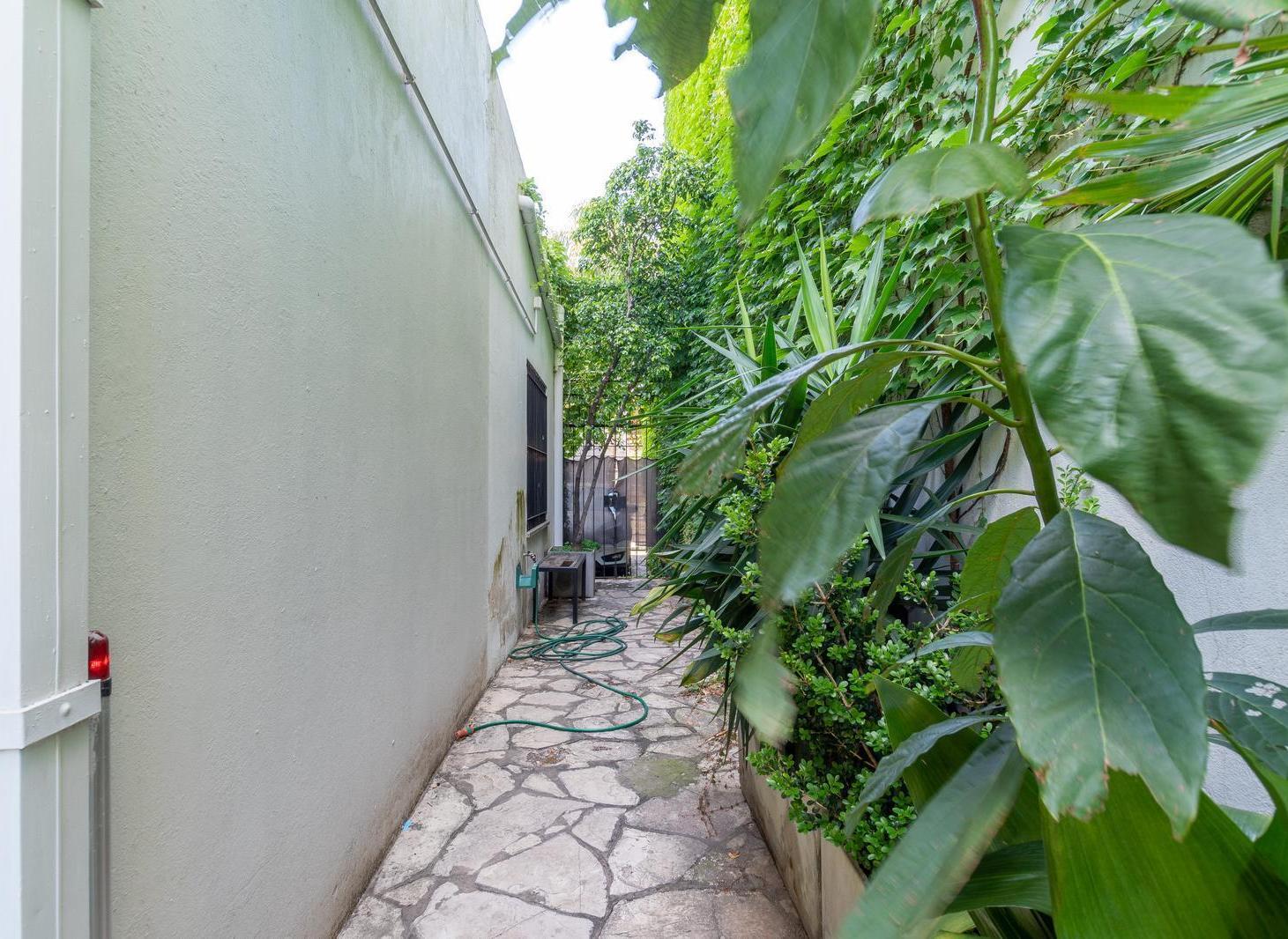 Foto de VENTA CASA CON JARDIN EN MORON, imagen 3