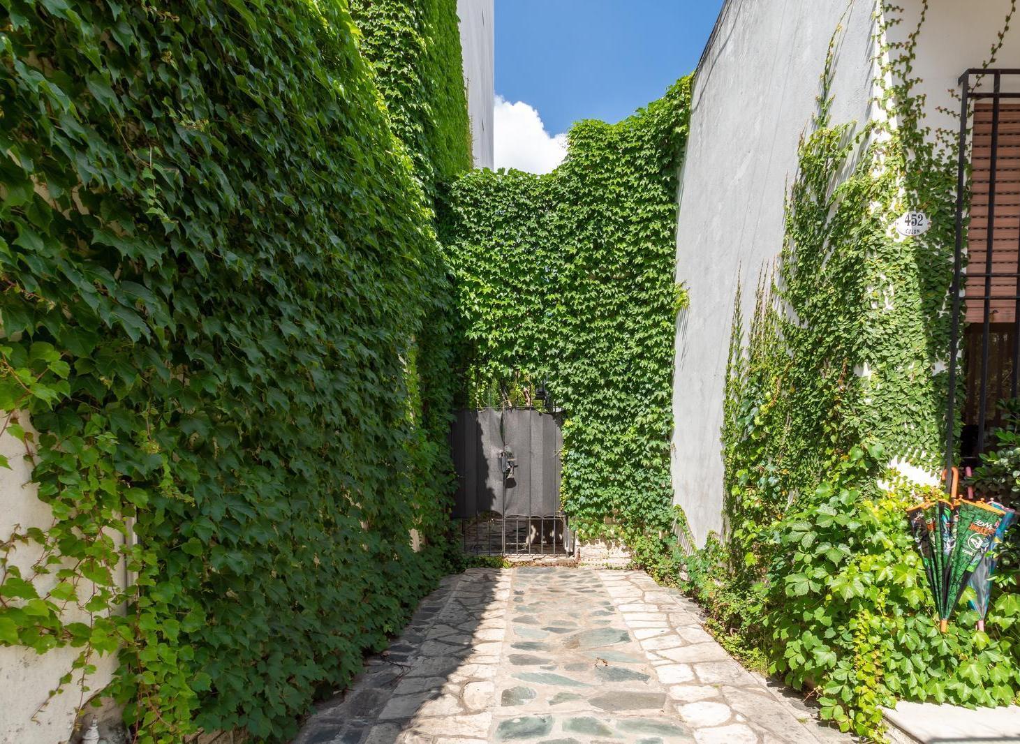 VENTA CASA CON JARDIN EN MORON