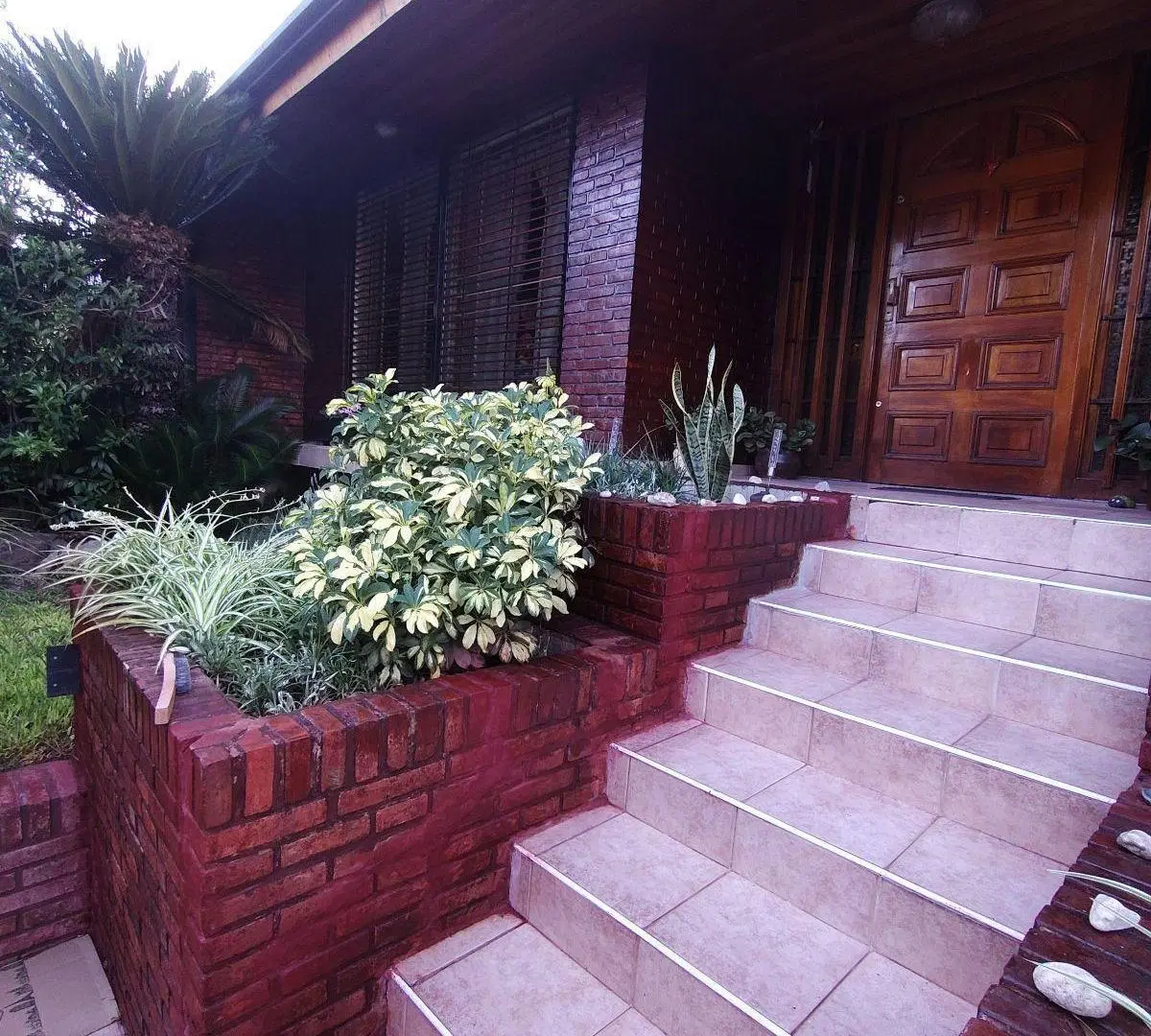 VENTA CASA 7 AMBIENTES CASTELAR NORTE 3