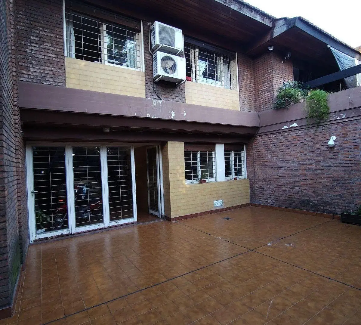 VENTA CASA 7 AMBIENTES CASTELAR NORTE 2