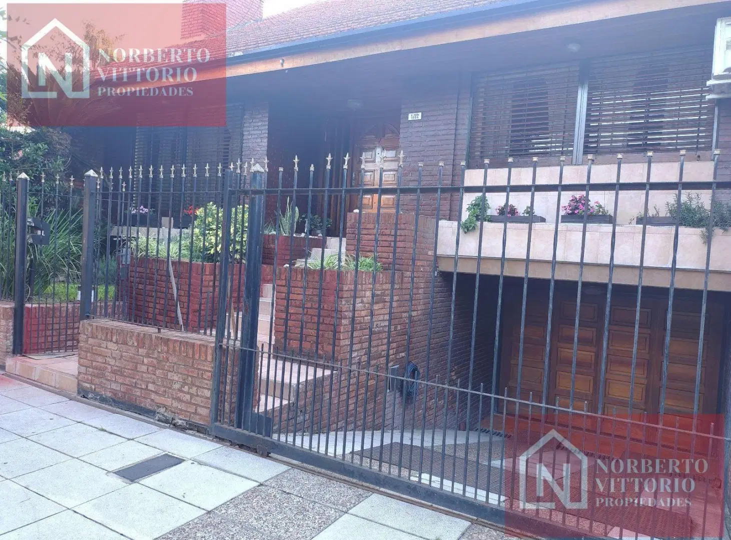 VENTA CASA 7 AMBIENTES CASTELAR NORTE 1