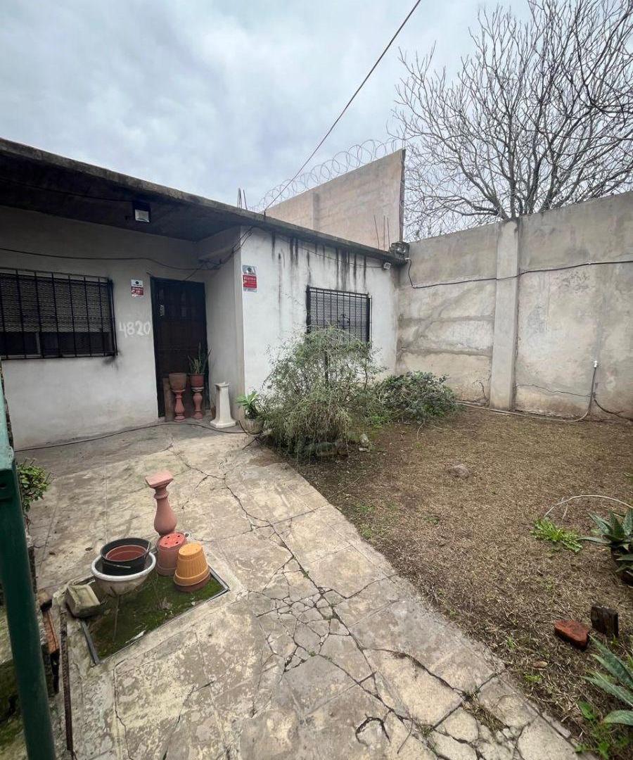 Vende casa 3 ambientes sobre lote de 200 m². San Justo
