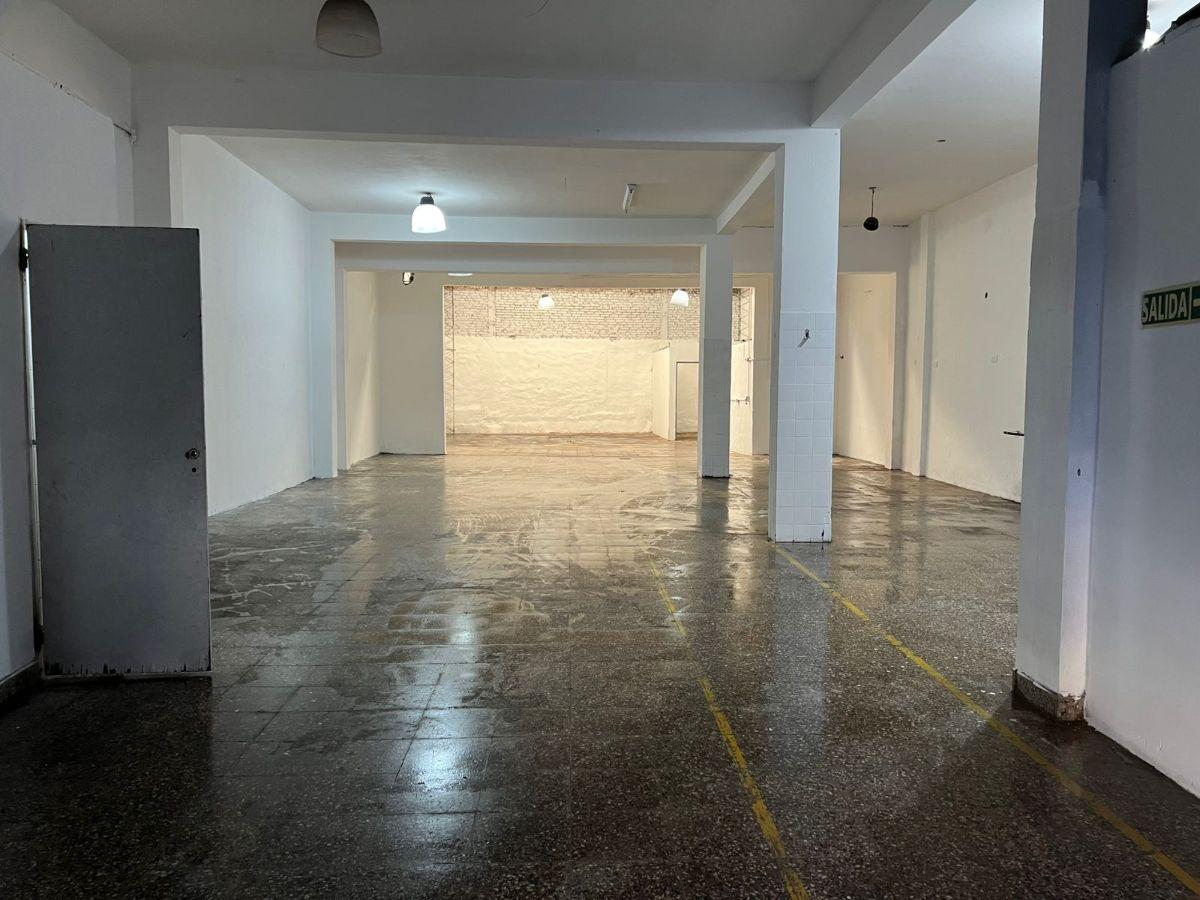 Foto de ALQUILER GALPON 240 m2 AVENIDA CROVARA. LA TABLADA, imagen 1