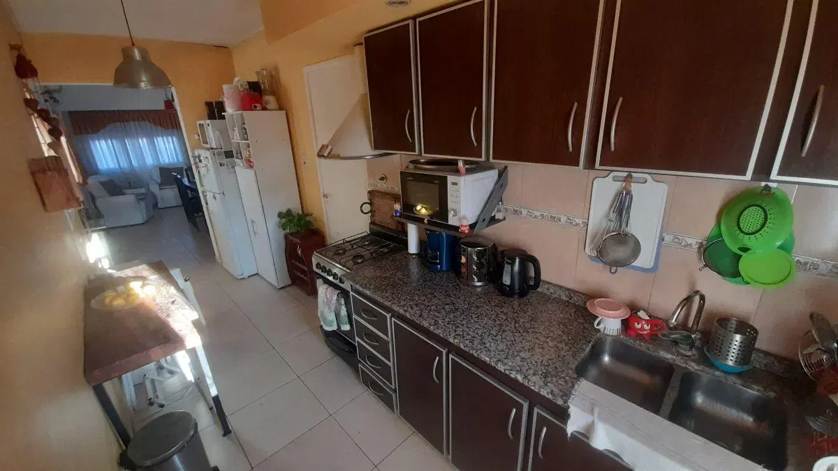 CHALET 4 AMNIENTES CON PARQUE 3