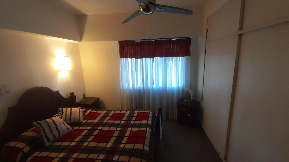 CHALET 4 AMNIENTES CON PARQUE 4