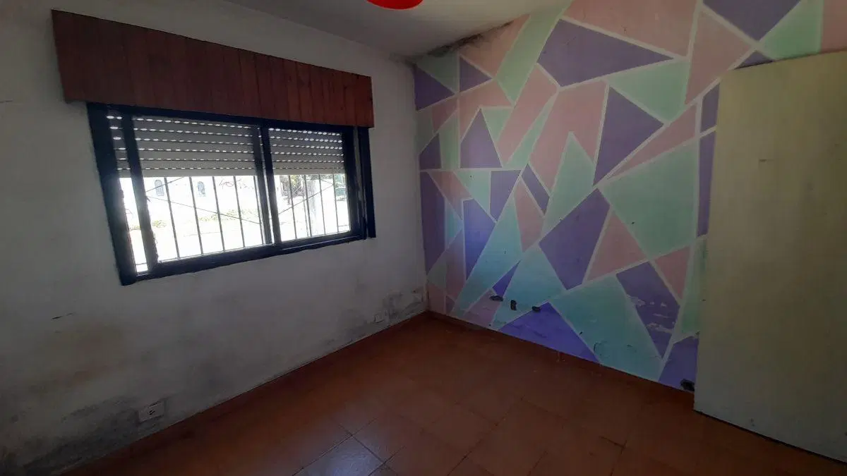 CASA 3 AMBIENTES. AMPLIO TERRENO PARQUIZADO 8
