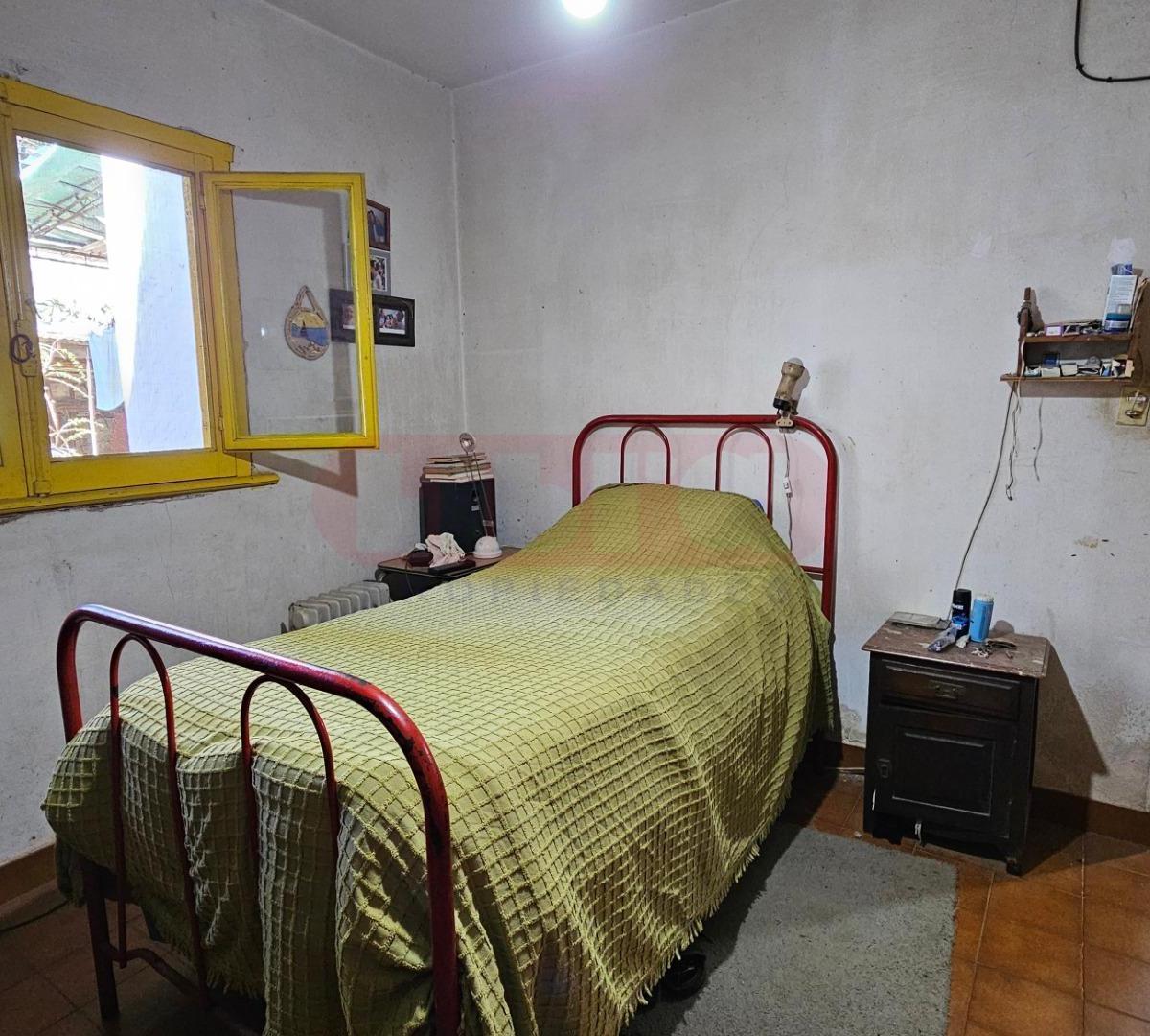 Venta Casa en 2 Plantas con Jardín y Cochera Martinez 5