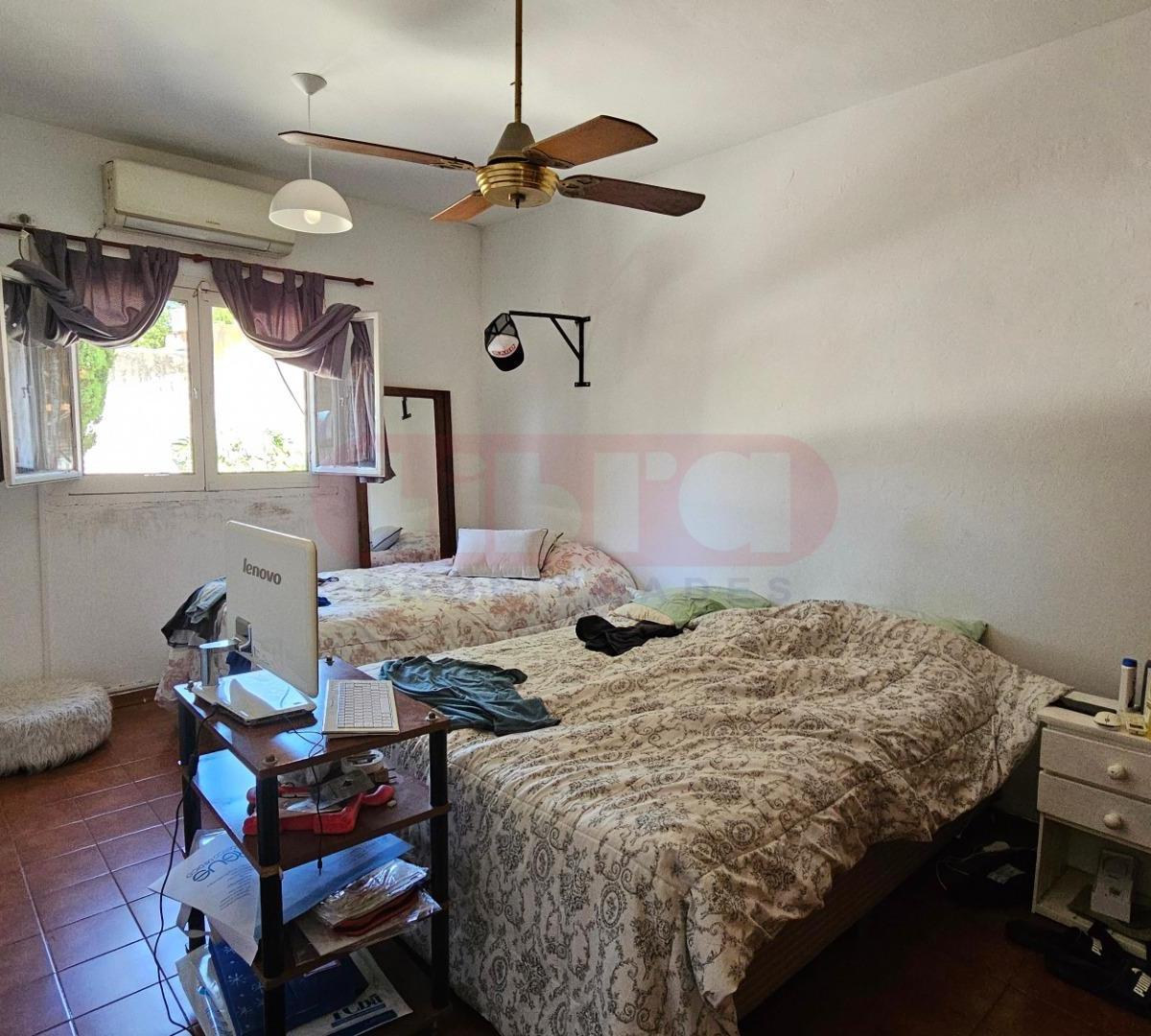 Venta Casa en 2 Plantas con Jardín y Cochera Martinez 2