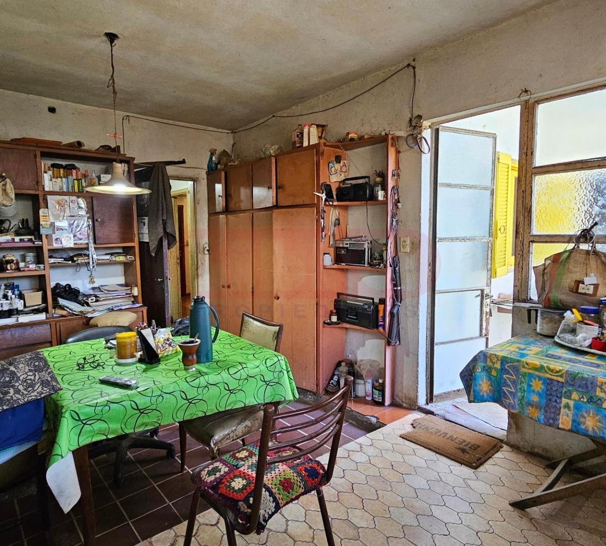 Venta Casa en 2 Plantas con Jardín y Cochera Martinez 1