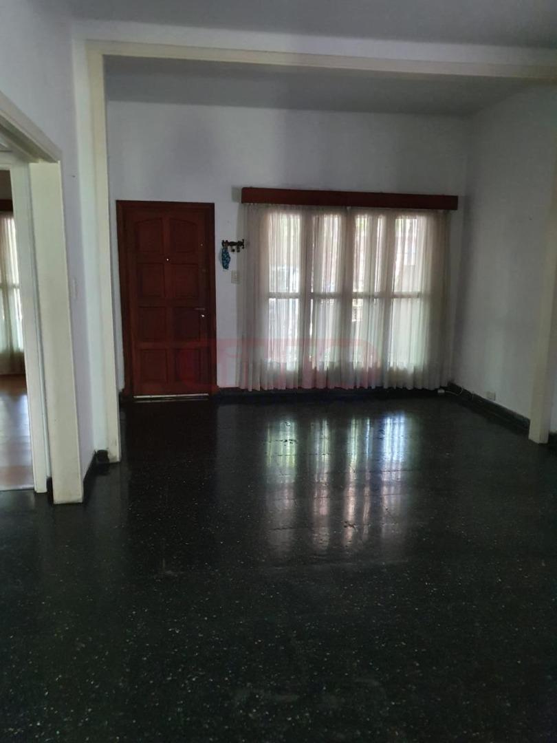 Chalet en Venta en Beccar 2 plantas con Jardín y Quincho