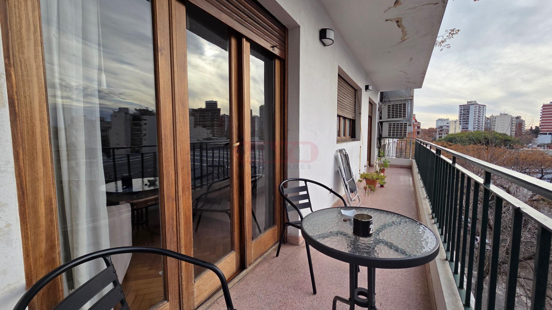 Venta ● Departamento ● 5 Ambientes con Balcon ● Colegiales