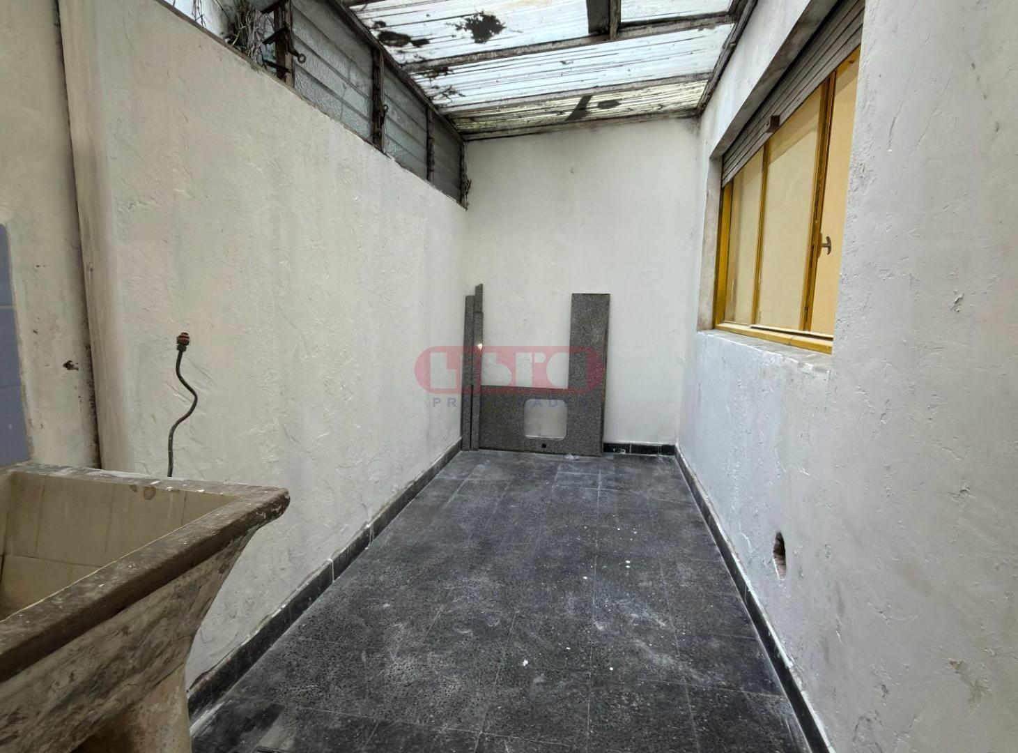 Foto de Departamento 3 ambientes con patio a reciclar Balvanera, imagen 4