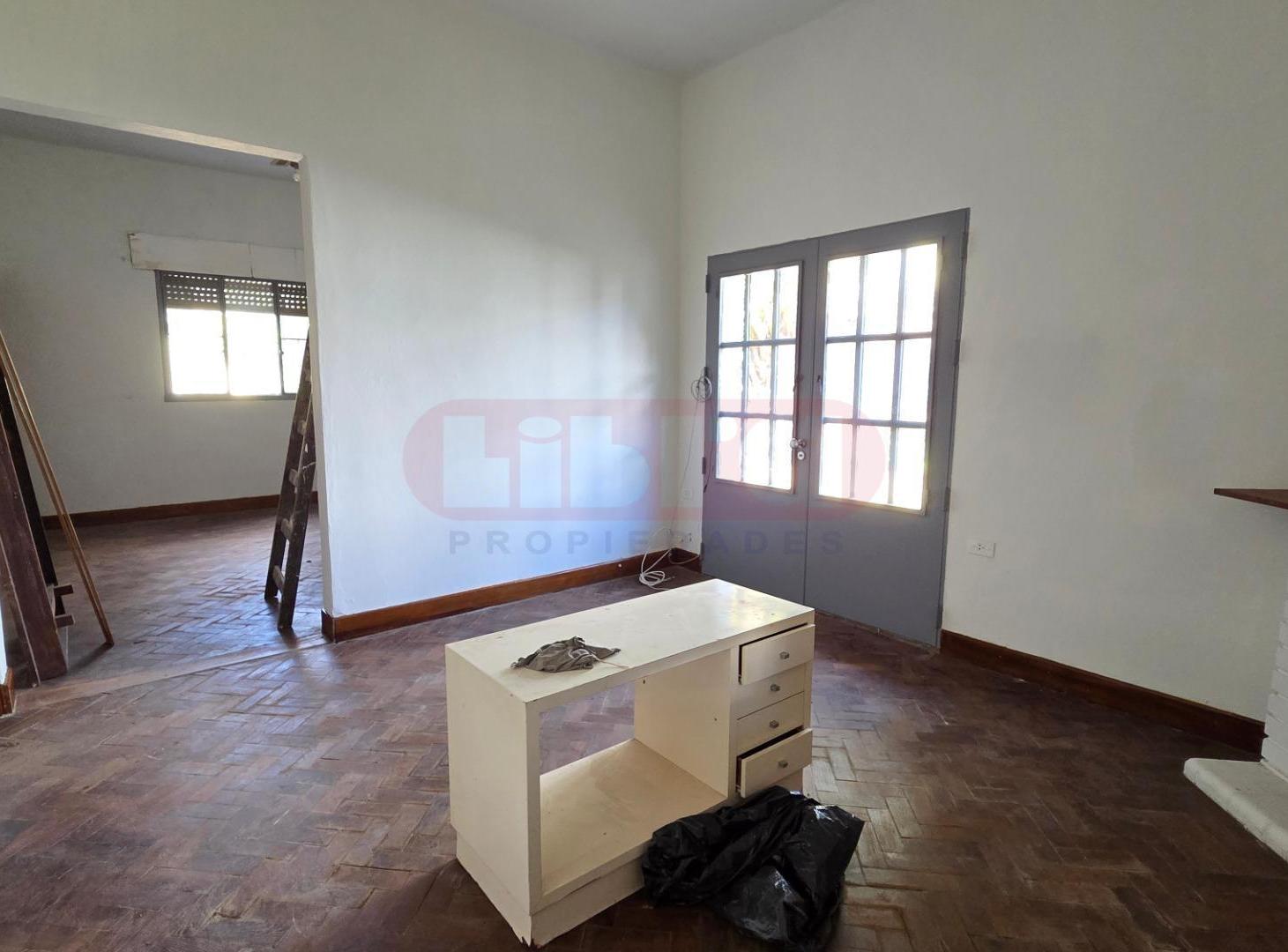 Foto de Casa con 3 Dormitorios, con Jardín y Cochera para 2 autos, imagen 4