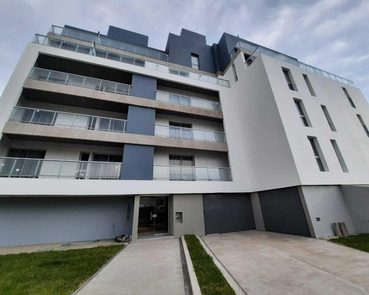 Amplio Departamento de 2 Ambientes a estrenar con cochera a 2 cuadras del mar