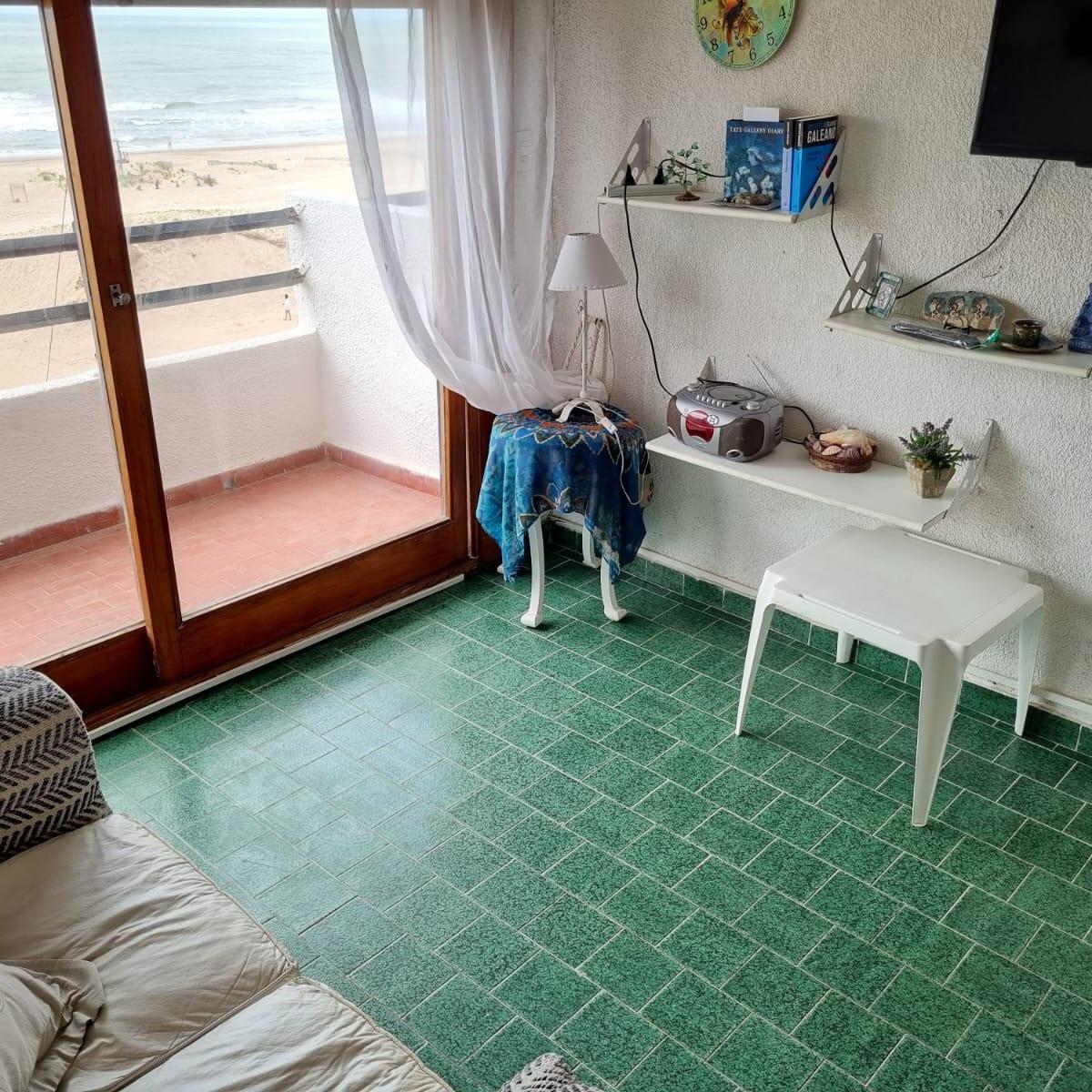 Amplio Departamento con Vista Al Mar y Estacionamiento 3
