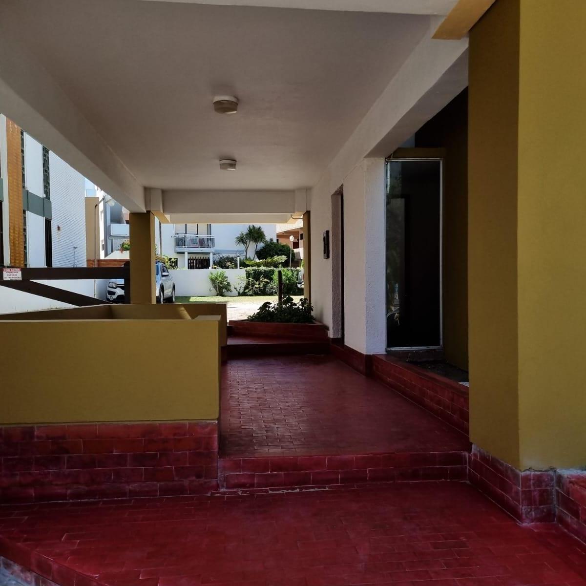 Foto de Amplio departamento a 1 cuadra del mar Zona norte, imagen 2
