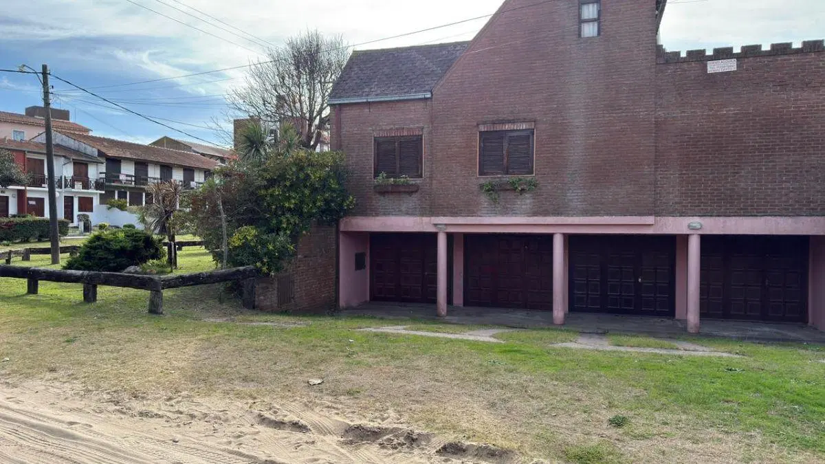Amplio Duplex cercano al mar con estacionamiento 3