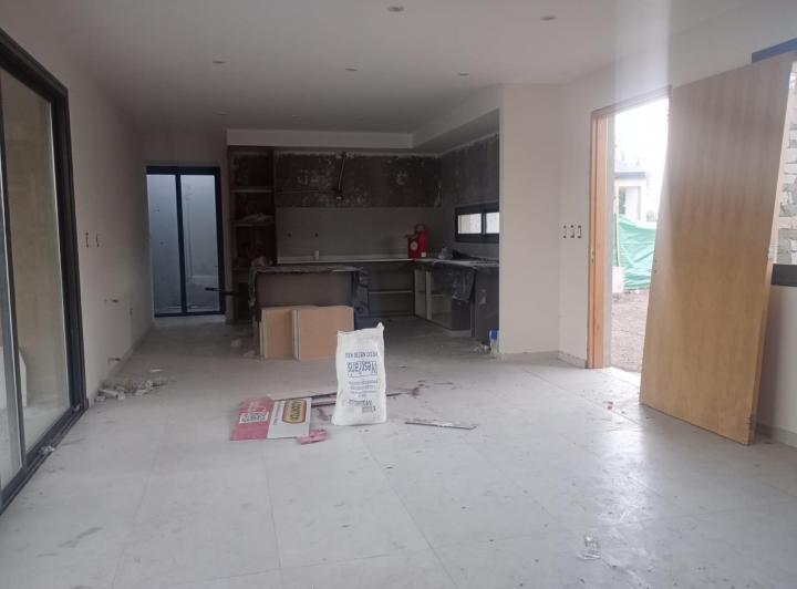 VENDO CASA BARRIO LA LUISA- LUJÁN DE CUYO- POSESIÓN 30 DÍAS 4