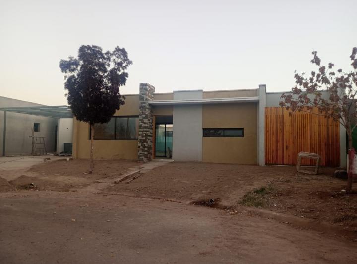 VENDO CASA BARRIO LA LUISA- LUJÁN DE CUYO- POSESIÓN 30 DÍAS 2