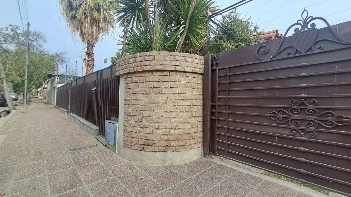 VENDO CASA TIPO CHALET EN CALLE PUEYRREDÓN DE GODOY CRUZ 3
