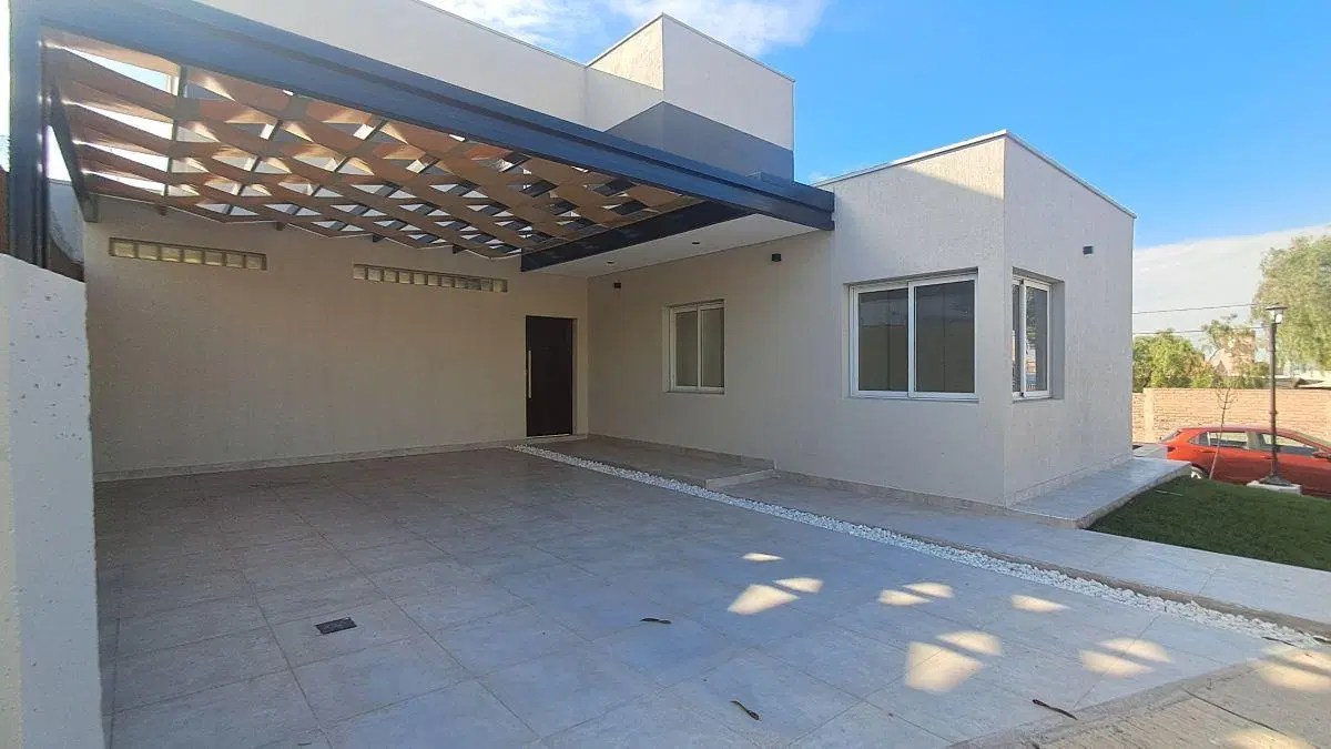 CASA EN VENTA A ESTRENAR- BARRIO LA BASTILLA- LAS HERAS 5