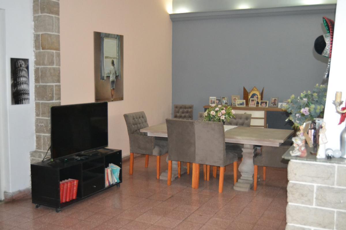 Casa con 3 Dorm. - Mejor Zona de Lomas de Zamora 1