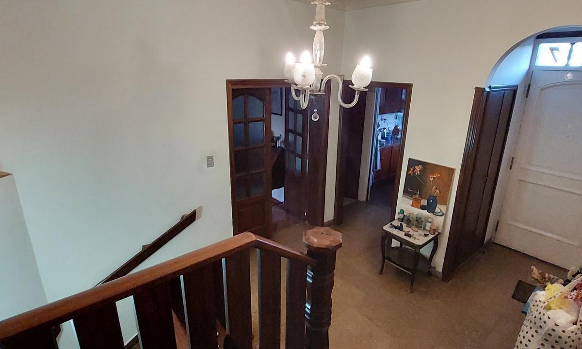 Casa en Banfield con Jardín, Quincho y Pileta 2