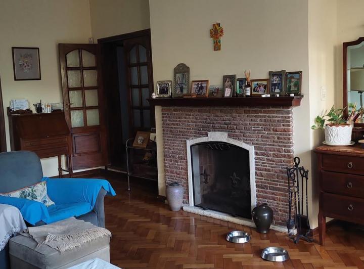 Casa en Banfield con jardín,  quincho y pileta 3