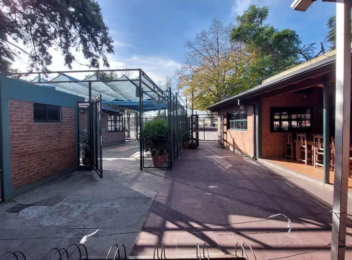 Complejo Deportivo/ Nave en venta 2