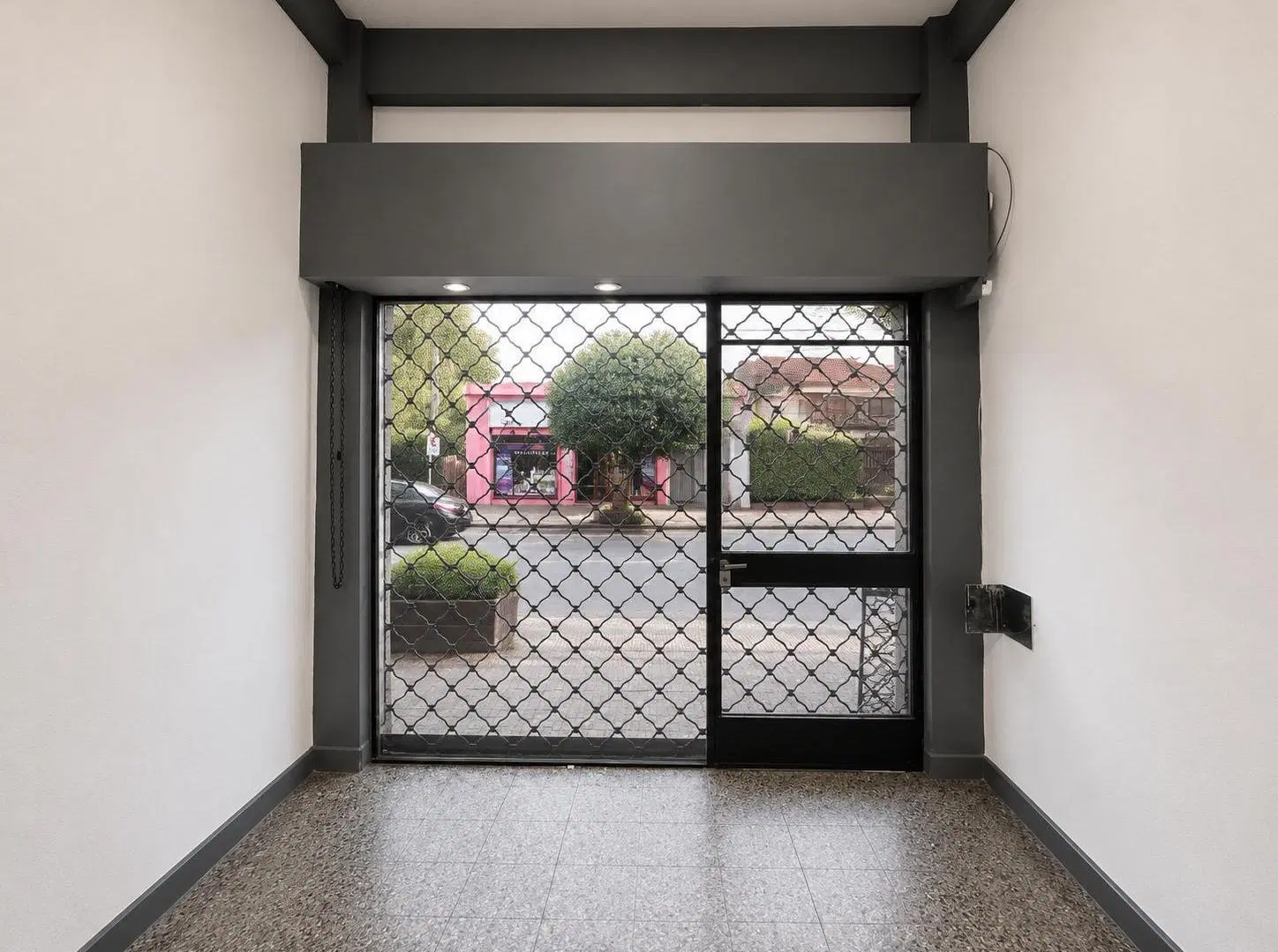 Local comercial en alquiler sobre calle principal de José Mármol | Excelente ubicación 4
