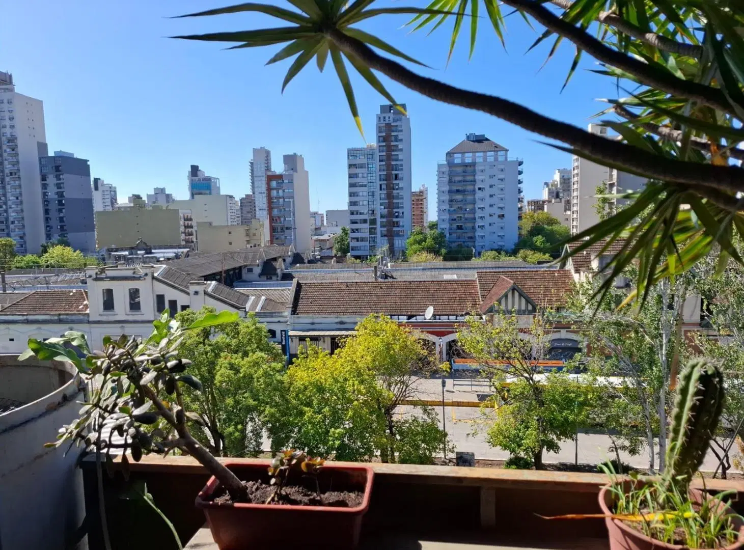 Semipiso frente a la estación de Banfield 5