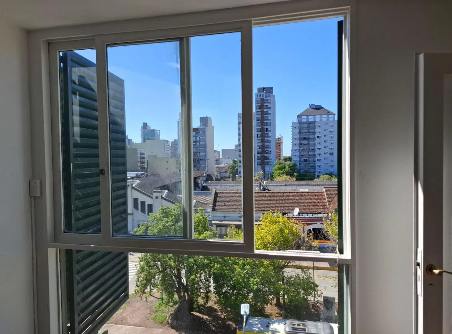Semipiso frente a la estación de Banfield 2