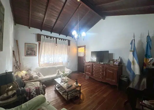 Casa en Burzaco de 4 ambientes. 5