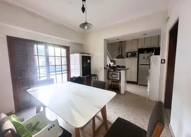 Hermosa casa sobre lote de 990mts2 en City Bell. 5