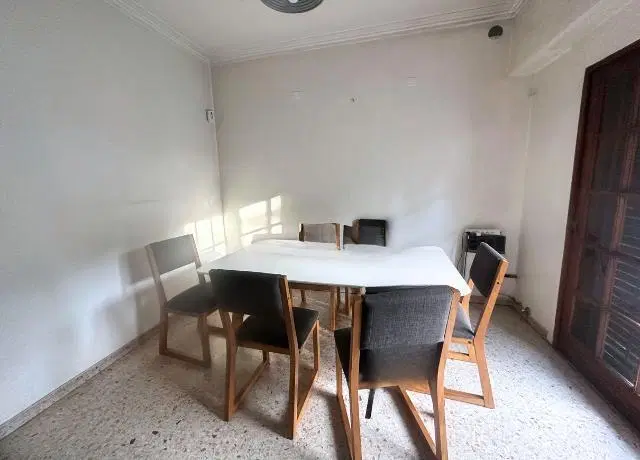 Hermosa casa sobre lote de 990mts2 en City Bell. 4