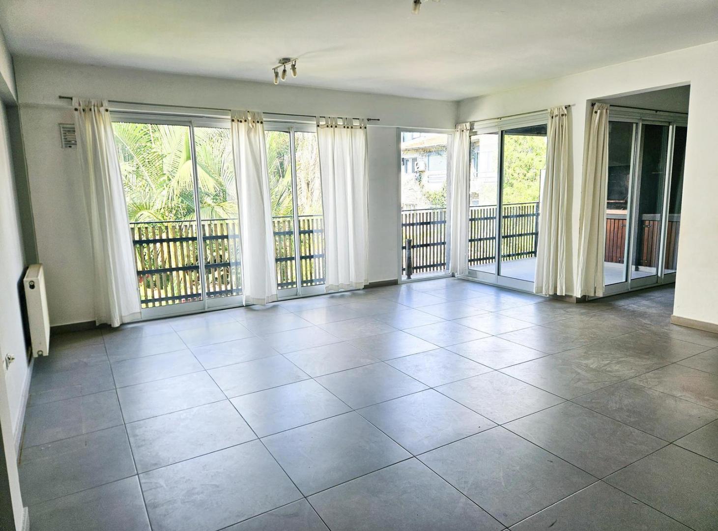 Excelente Duplex en San Isidro. Cochera doble!