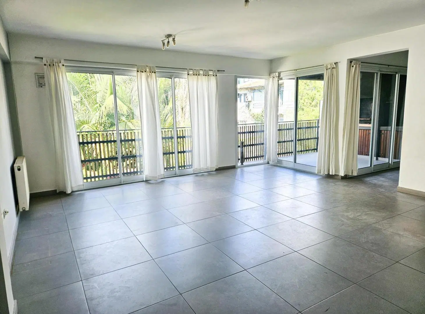 Excelente Duplex en San Isidro. Cochera doble! 2