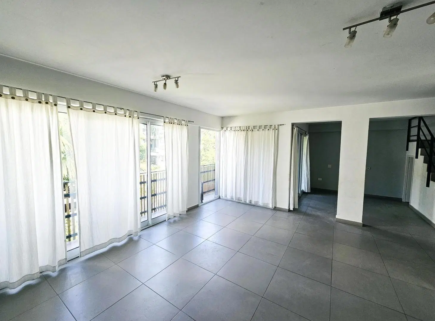 Excelente Duplex en San Isidro. Cochera doble! 3