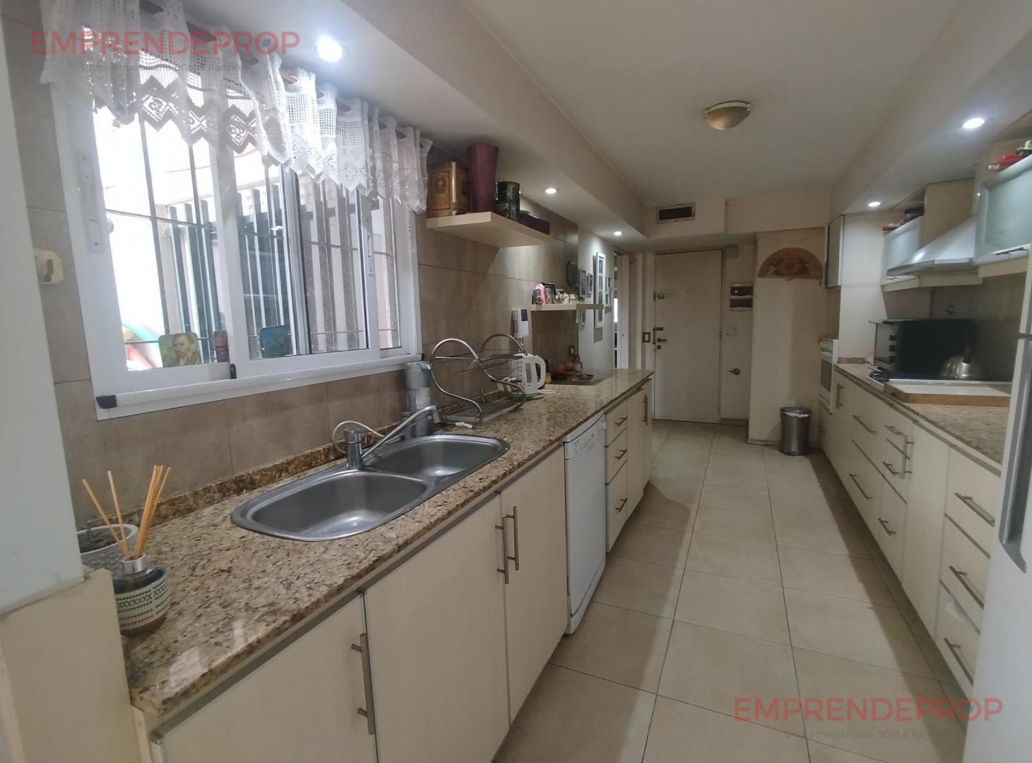 Foto de Departamento 5 ambientes con patio, parrilla y cochera - Excelente, imagen 1