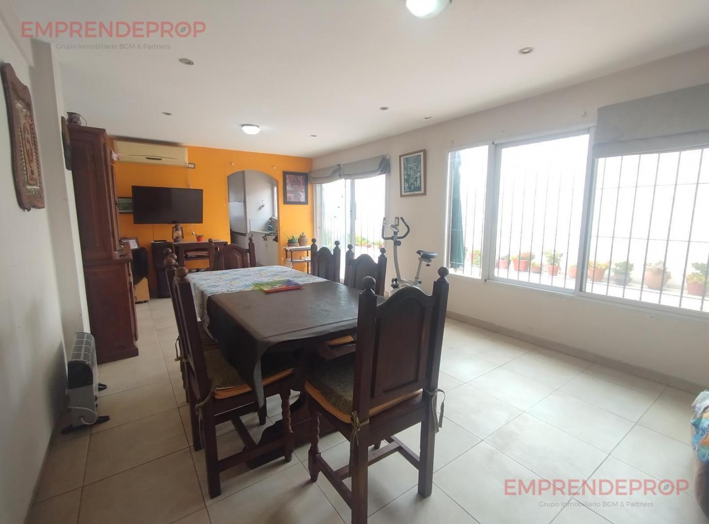 Foto de Departamento 5 ambientes con patio, parrilla y cochera - Excelente, imagen 2