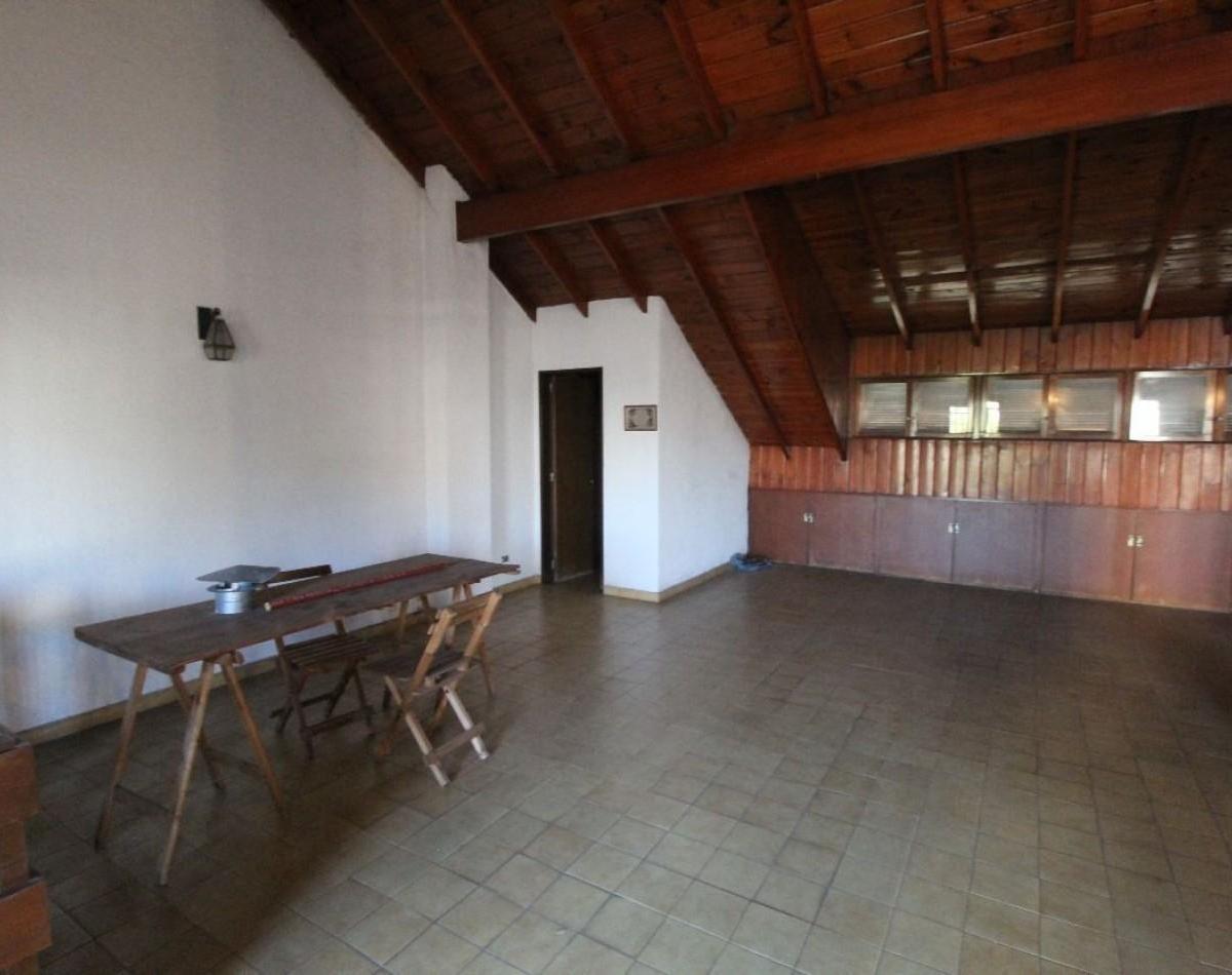 CHALET EN LOTE PROPIO 4 AMBIENTES