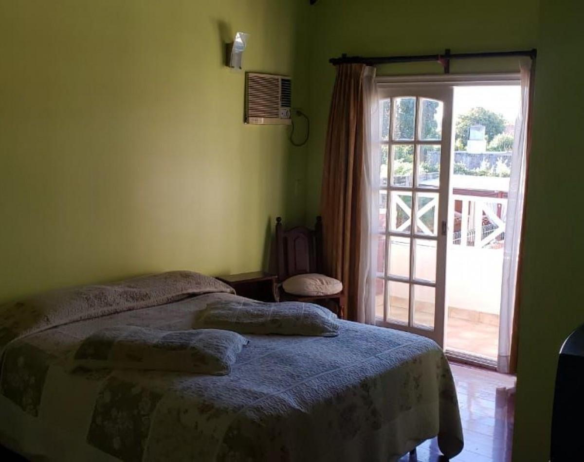 CHALET 5 AMBIENTES - CASTELAR