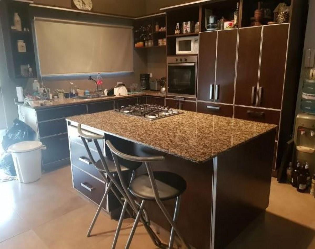 Venta de Casa 6 Ambientes, Moron 2