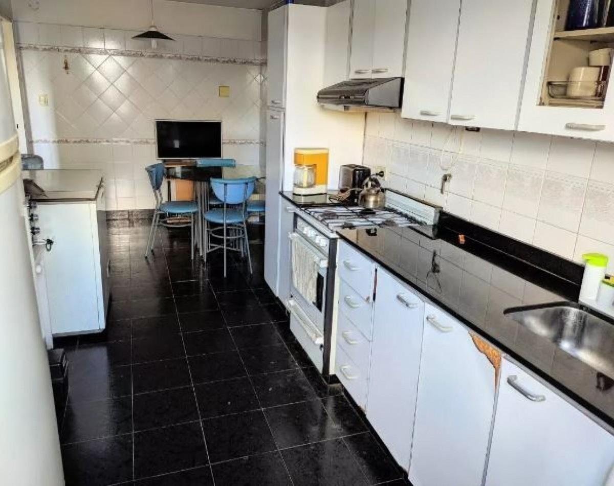 Casa 7 AMBIENTES en San Justo con patio y cochera