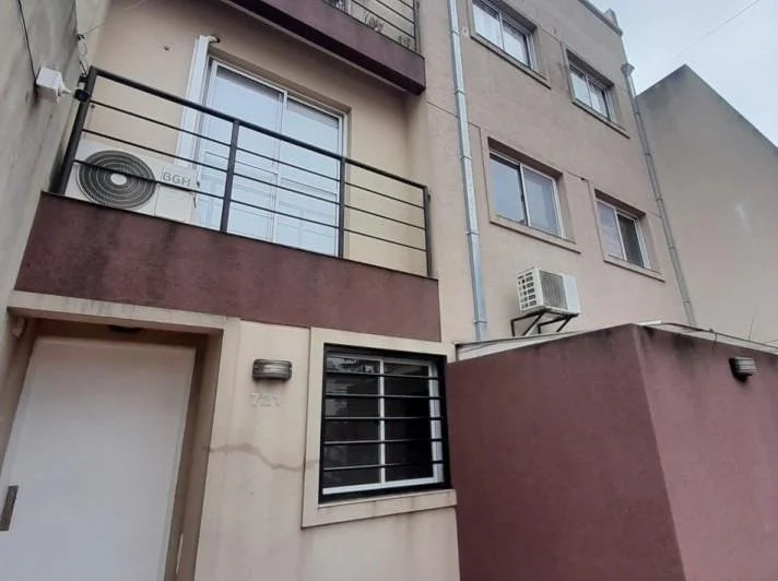 ALQUILER DEPARTAMENTO DE 2 AMBIENTES CON PATIO EN VILLA SARMIENTO 4